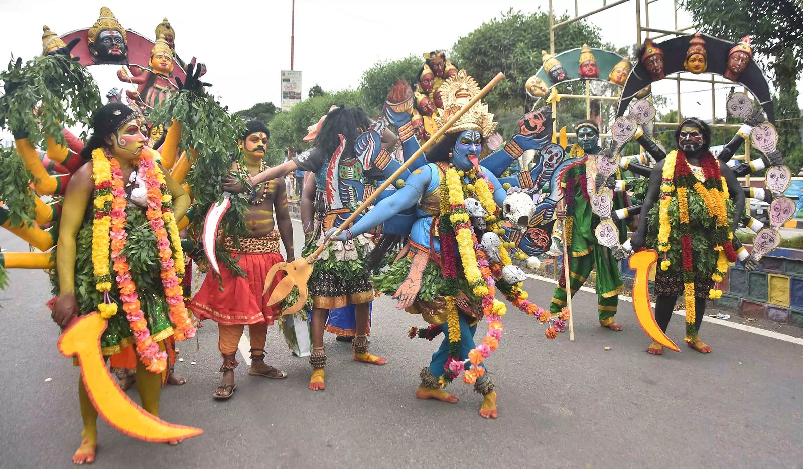 Costumed folk performers in the parade